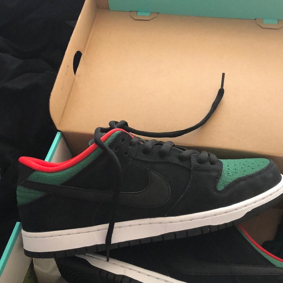 nike dunk sb low reptile gucci